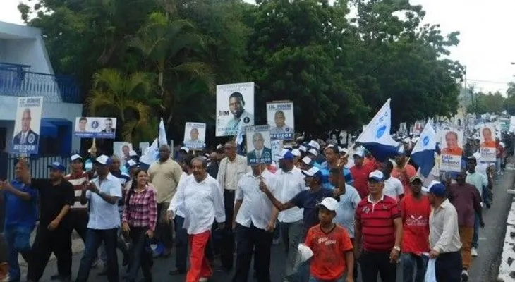 Fello Suberví encabeza caravana de su candidatura a alcalde del DN