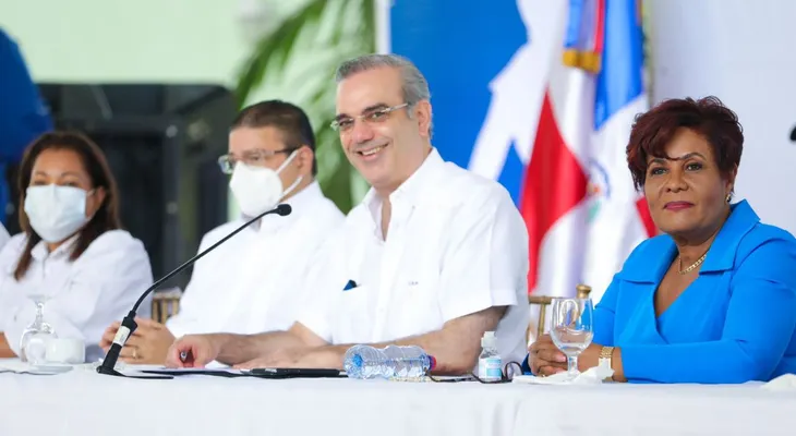 Presidente Abinader anuncia la construcción de escuela para niños especiales y Hospital Materno Infantil en SDO