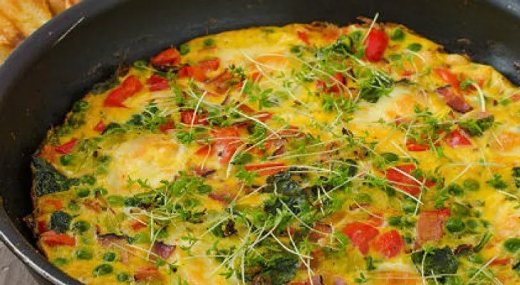 Desayuno de campeones frittata de papa, pimentón y espinaca