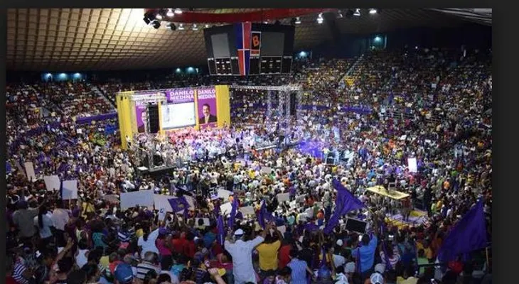Danilo Medina: Miles piden su reelección en la Gran Arena del Cibao