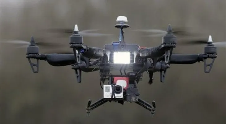 Apresan hombre por tratar de volar un dron afuera de la Casa Blanca 