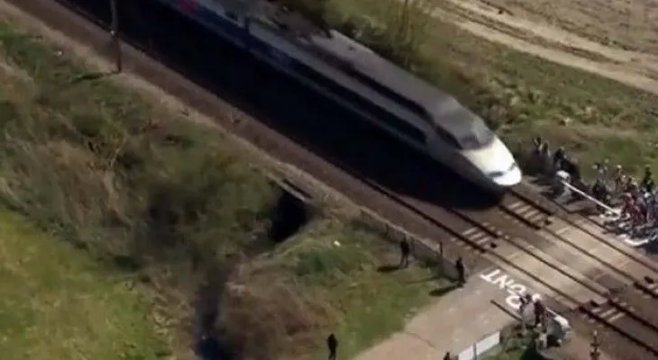 7  muertos: descarrila tren en el norte de Francia