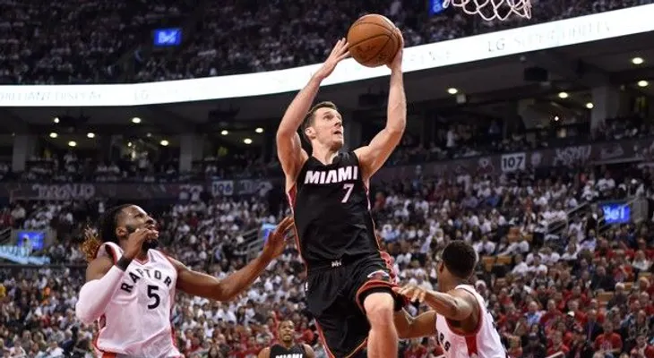 Los Heat y Wade vencen a Raptors en tiempo extra