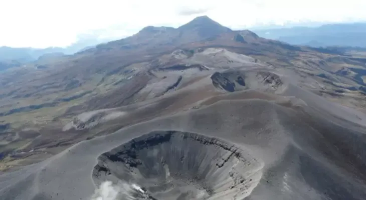 Volcán Puracé emite cenizas y gases en el suroeste de Colombia; cierran aeropuerto de Popayán