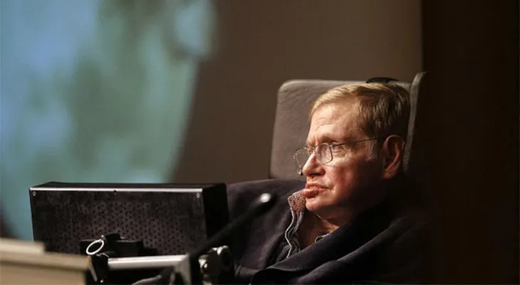 Hawking ve la visita de extraterrestes como el desembarco de Colón