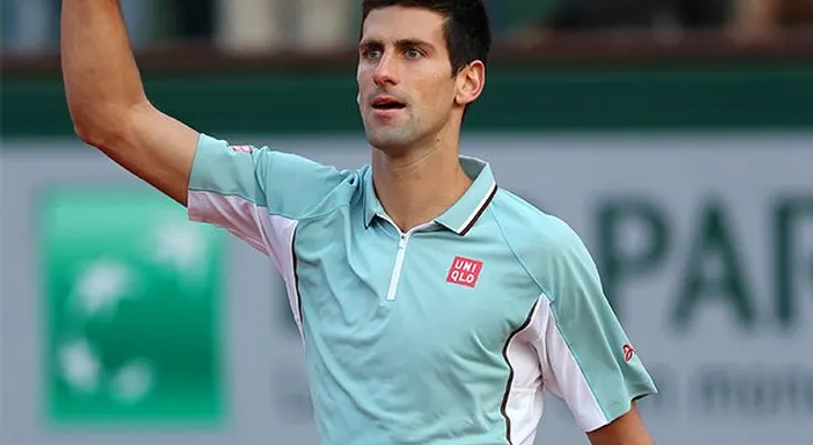 Novak Djokovic cede un set en torneo Roland Garros