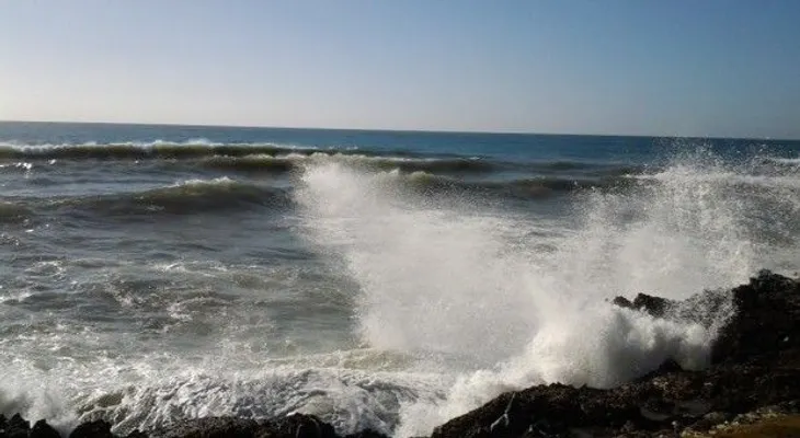 Costa Atlántica en alerta ante oleaje anormal
