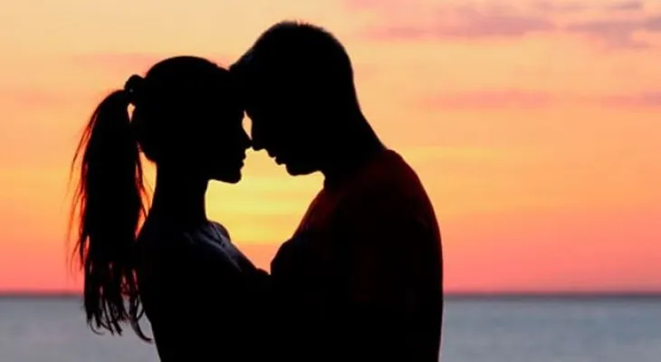 6 señales para reconocer cuando un hombre está muy enamorado