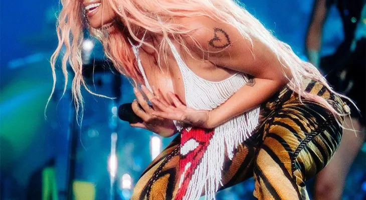 Karol G estrena nuevo tema "No me arrepiento de sentir tanto" en concierto en Washington