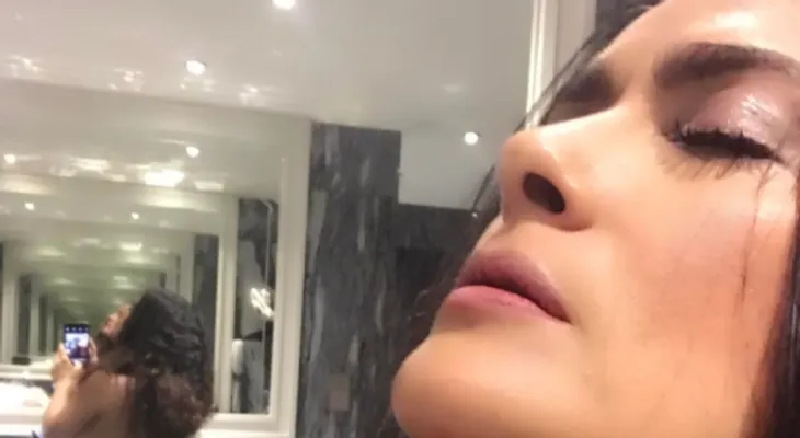 Doña Salma Hayek enciende las redes