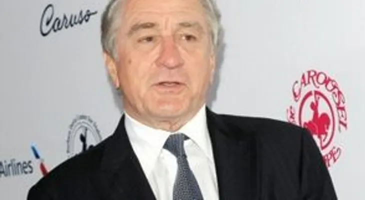 Rober de Niro; envían paquete sospechoso a un local de su propiedad