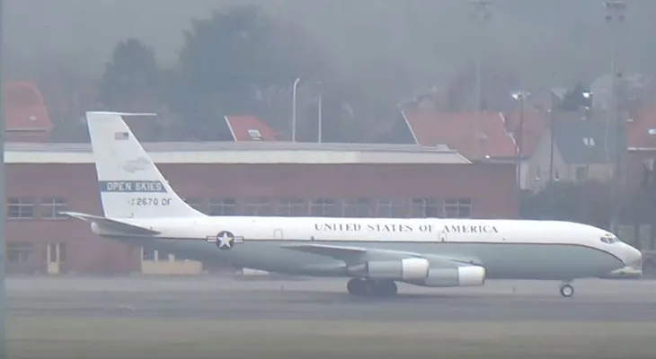 Un avión militar estadounidense hace un aterrizaje de emergencia en Rusia