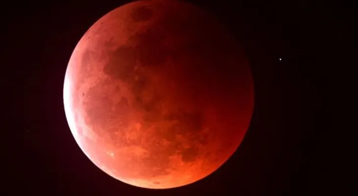 La luna sangrante de este mes evoca profecías apocalípticas 