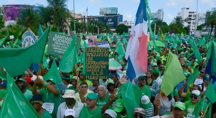 Agencia AP consideró marcha del domingo en RD como la más grande; dice:  â??No se puede vivir sin justicia confiableâ??â??