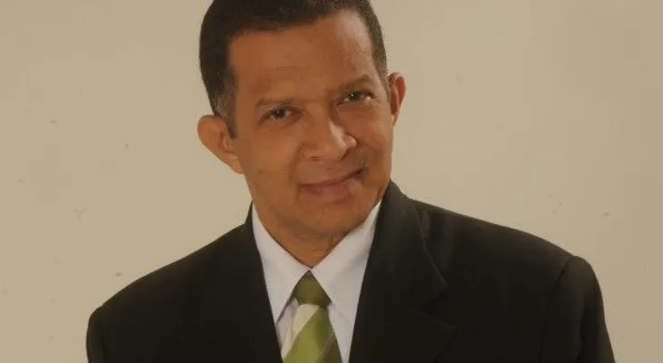 Reyes Guzmán celebra noveno aniversario de "Variedad-TV"