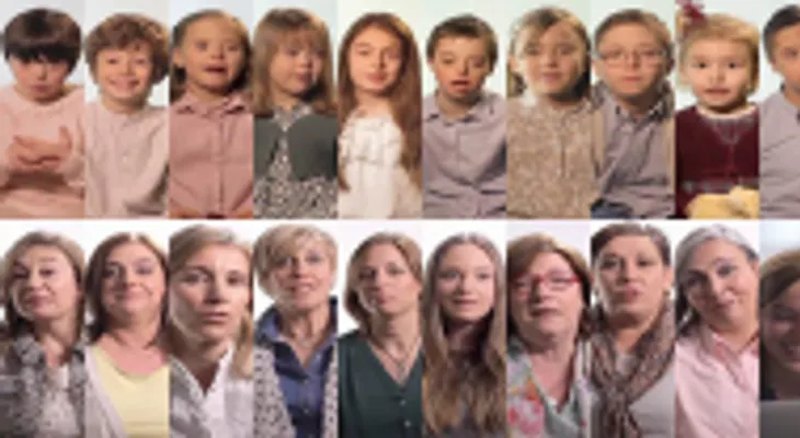 Niños con síndrome de Down le dedican algunas palabras a sus madres