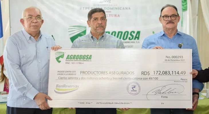 Presidente Luis Abinader dispone pago 172 millones pesos a productores agrícolas de La Vega