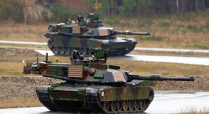 Centenares de tanques de EE.UU. llegan a Europa para desplegarse cerca de las fronteras rusas