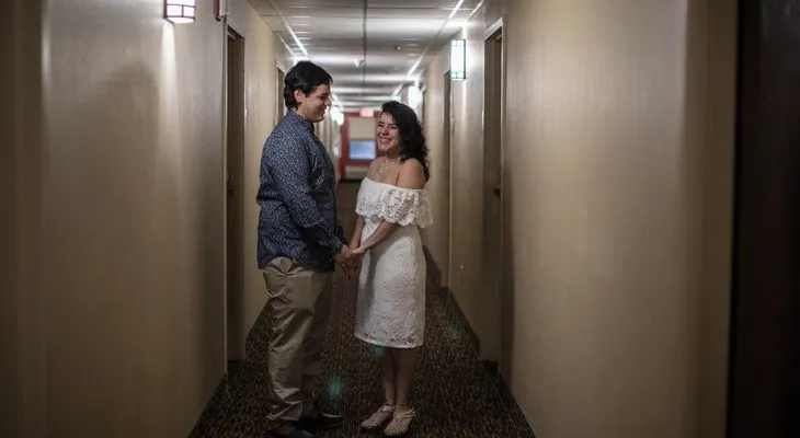 Esperanza tras María: boda a medianoche en una habitación de hotel en NY