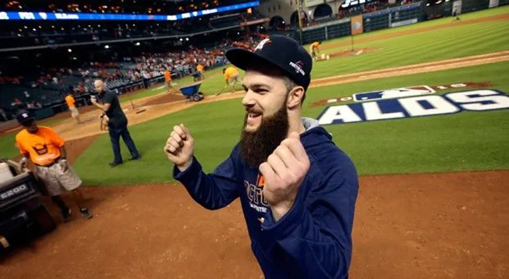 Dallas Keuchel, imbatible en casa; los Azulejos no se rinden