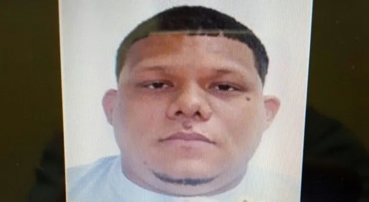 Tenía 3 sentencias narco apresado en gallera de Santiago 