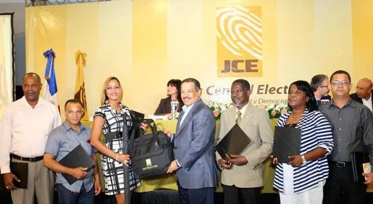 Rosario exhibe avances de la JCE para comicios 2016 