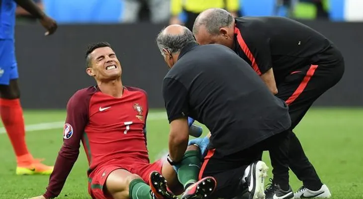 Cristiano abandona llorando el terreno de juego