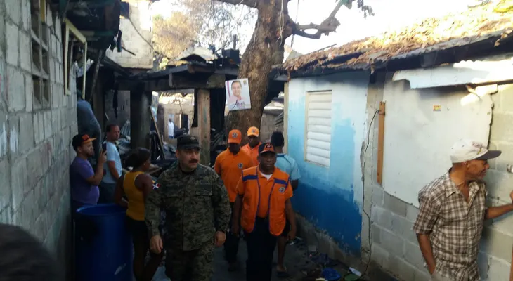 Evalúan zona afectada por incendio en Santiago