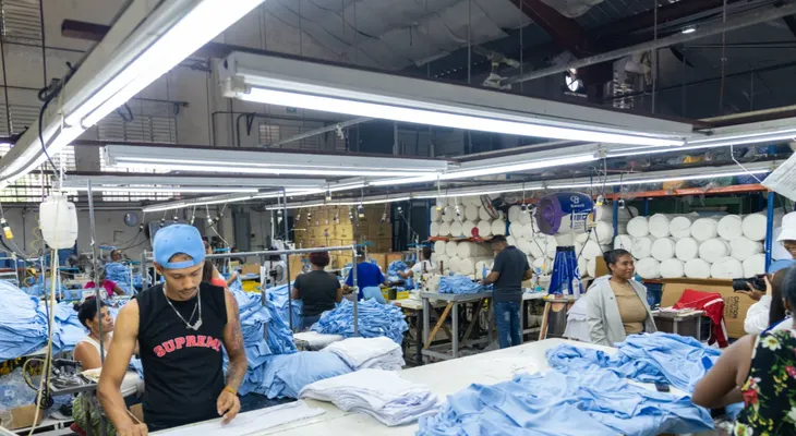 Asociaciones de la industria textil y del calzado respaldan a Adolfo Pérez y reconocen avances en licitación escolar
