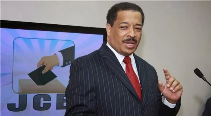 Danilo reafirma compromiso a favor mujer dominicana; protestan en su presencia por sentencia TC