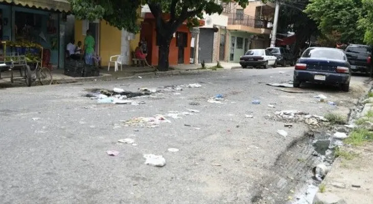 Queman neumáticos en Villa Juana en protesta contra apagones