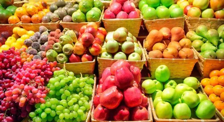 Naranjas, arándalos, plátanos, manzanas, uvas, kiwis, cerezas, frambuesas, aguacate y bayas de goji, son las 10 frutas más saludables