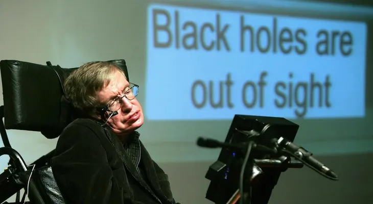 Stephen Hawking vivió 50 años, con una enfermedad conocida como la ELA