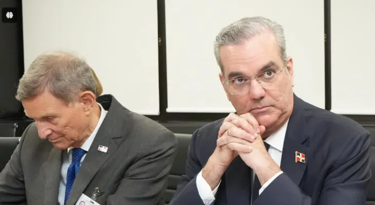 Abinader dialoga con el Foro Económico; RD implementará plataforma contra plásticos