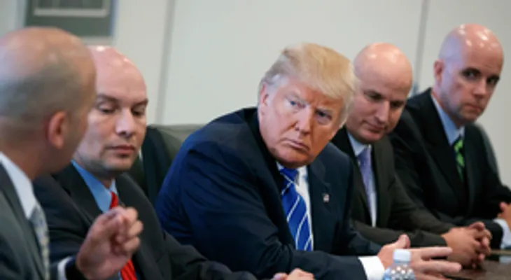 Trump apuesta por su plan de salud y fuerza su votación hoy en el Congreso