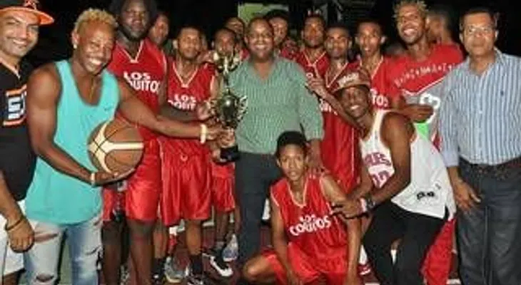 Club Los Coquitos campeón Clásico Basket U-25 en Los Mameyes