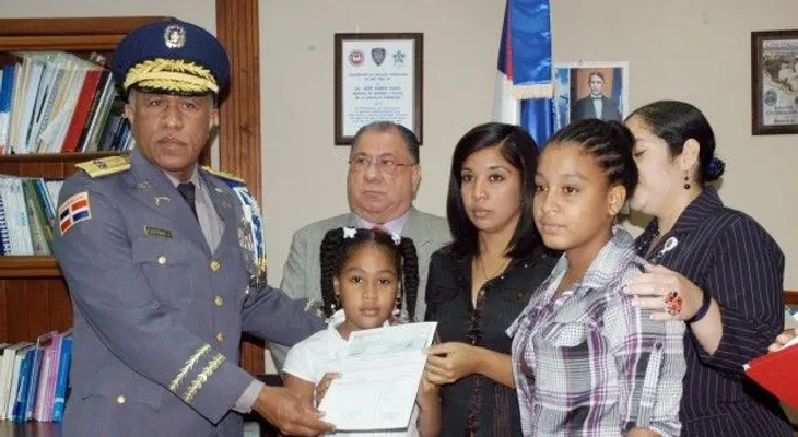 Entregan RD$3.5 MM a familiares de policías caídos en cumplimiento de su deber