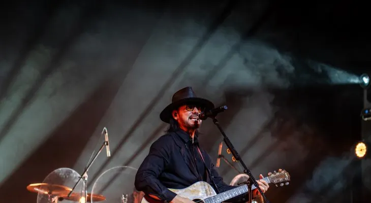 Beto Cuevas ofrece concierto acústico en Santiago de los Caballeros con clásicos de La Ley
