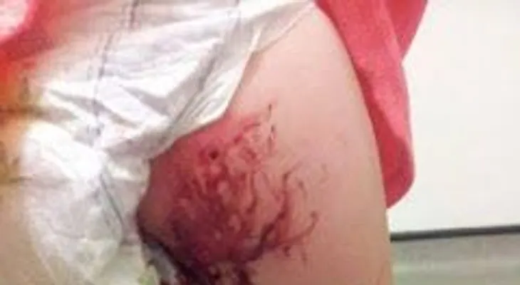 Esta niña salió dando gritos de un tobogán y cuando su madre miró salió aterrada