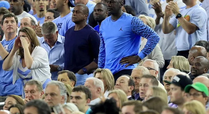 Los memes del llanto de Michael Jordan tras la derrota de Carolina del Norte