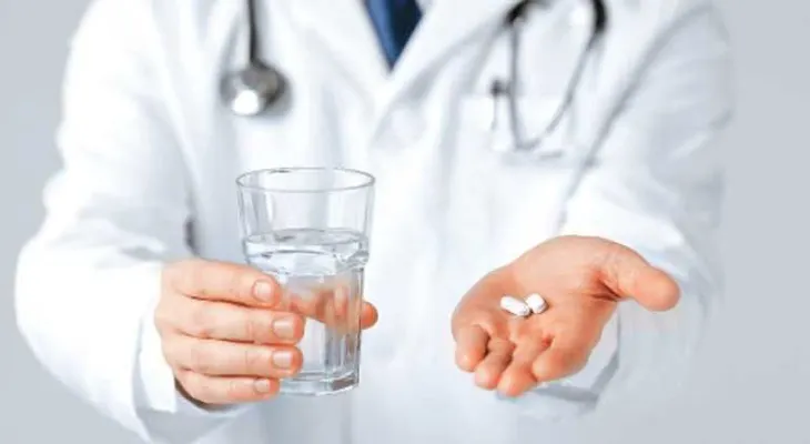 Los doctores recomiendan tomar acetaminofén y te caliente para el coronavirus