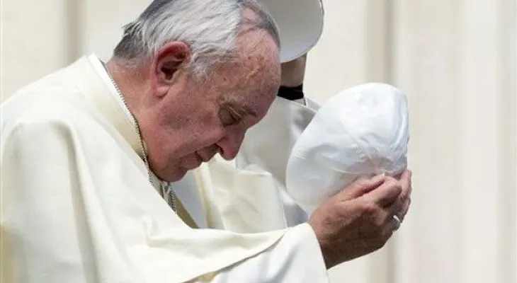 Papa crea tribunal para casos de obispos que ocultaron abusos a menores 