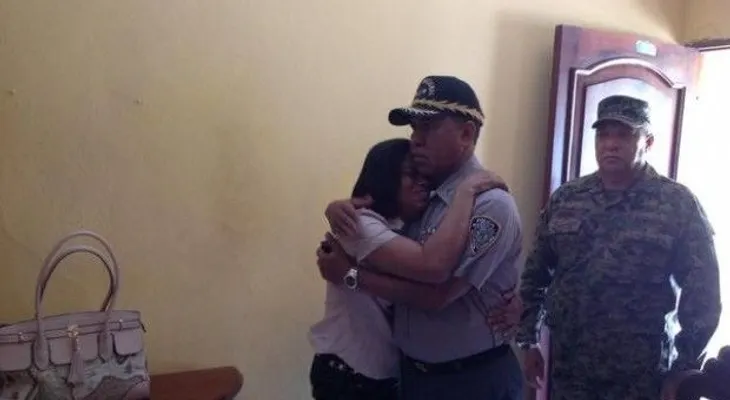 Jefe PN visita familia de raso asesinado en Salcedo; dice responsables fueron identificados
