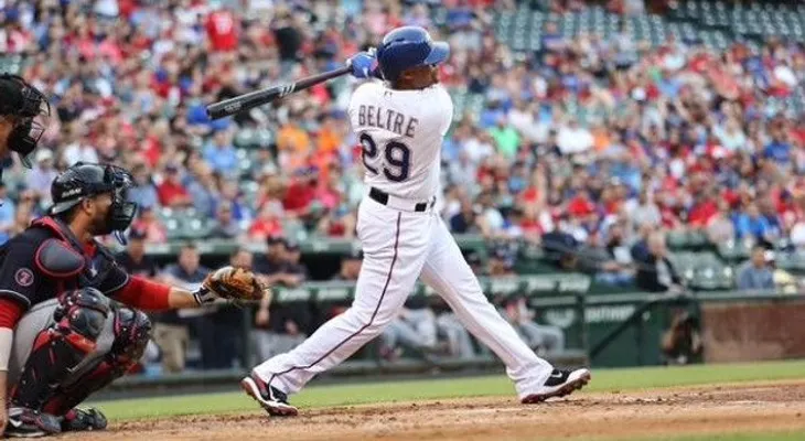 Adrián Beltré batea para el ciclo ante Houston