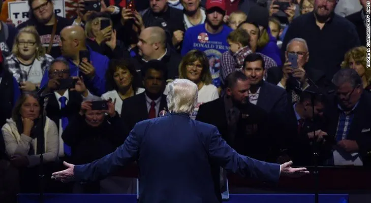 Trump inicia su gira de agradecimiento con la misma retórica de su campaña