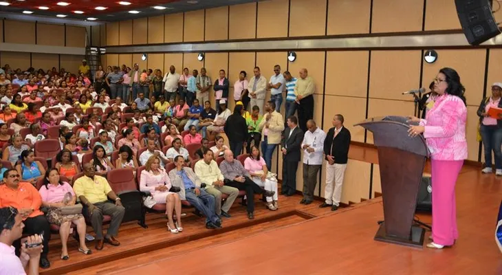 Presidenta del Senado encabeza operativo de prevención cáncer de mama
