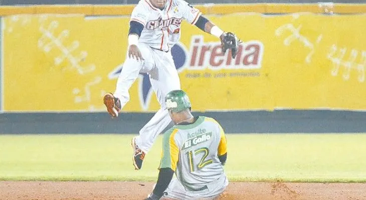 Mario Santiago maniató bates de las Estrellas 