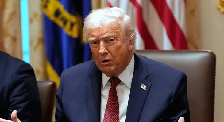 Trump sugiere renombrar el Atlántico o el Pacífico como "océano América"