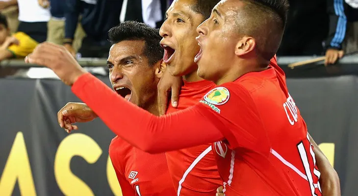 Perú elimina Brasil con un polémico gol aparentemente con la mano