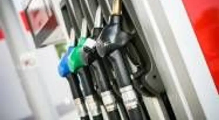 Precios combustibles tienen significativas rebajas; gasolina regular RD$5:00 y la Primium 4:90; el GLP 3:00